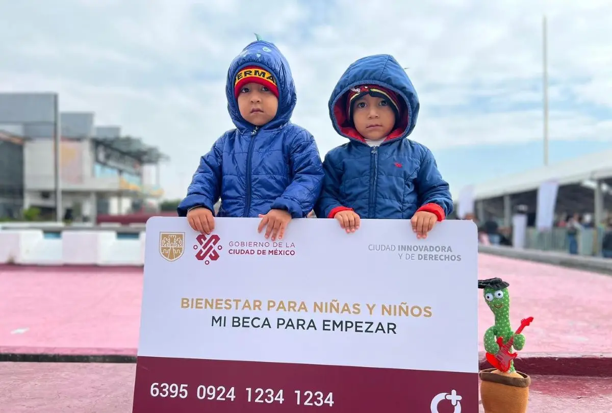 Tarjeta de útiles escolares y uniformes para estudiantes de la CDMX. Foto: Cortesía