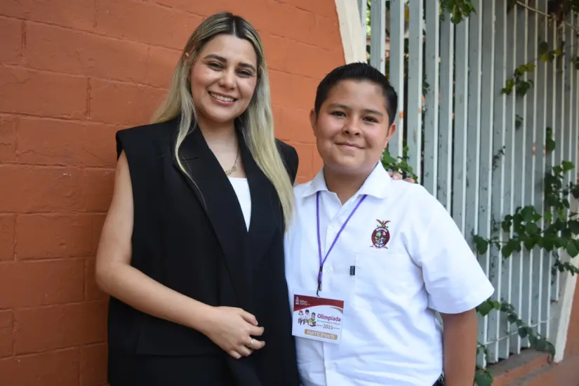 imagen recuadro La maestra, Karla Nayelli Plascencia, ha sido una guía importante para Iván en su último grado de primaria en Agua Caliente de los Monzón.