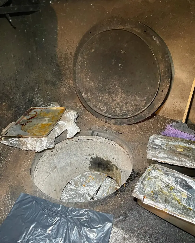 imagen recuadro Horno de tierra que se usa para preparar la barbacoa al estilo de Hidalgo Foto: buendientegdl (Instagram)