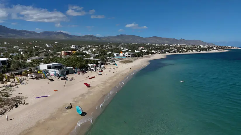 Conoce cómo puedes llegar hasta el pueblo de La Ventana. Foto: Baja Winds. 