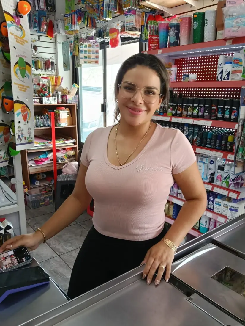 Trabaja incansablemente para ser un ejemplo para sus hijos.