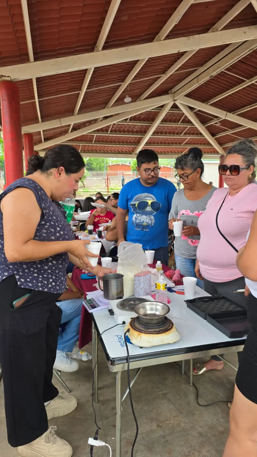 Las asistentes disfrutaron de aprender y una tarde de convivencia con sus vecinas.