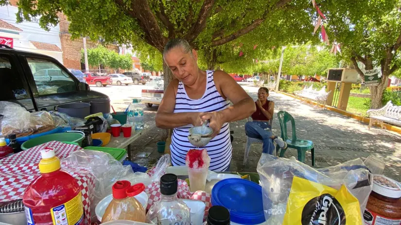 Chayin también vende diferentes antojitos.
