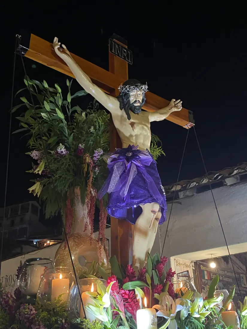 Cristo del barrio de las Chirimías, quiénes son músicos que tocan un instrumento de viento, durante la tradicional procesión de los cristos de la Semana Santa, una de las celebraciones religiosas más emotivas y tradicionales de Taxco. Foto: Hugo Quinto Gutiérrez