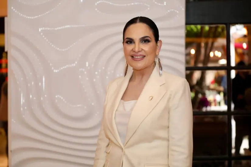 Zaida Luz López es reconocida por la gobernadora. Foto: Cortesía