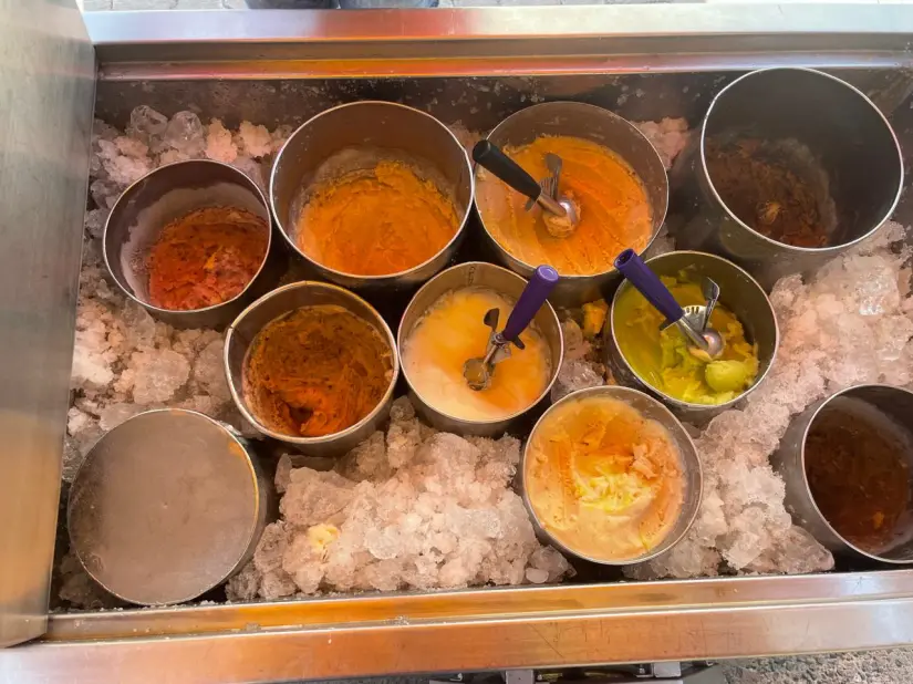 Ricos sabores de las Nieves de garrafa “De con Medrano” en Mazatlán.