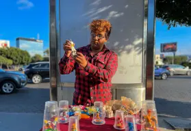 Conoce a Roberto: el artista tijuanense que convierte la plastilina en arte vivo