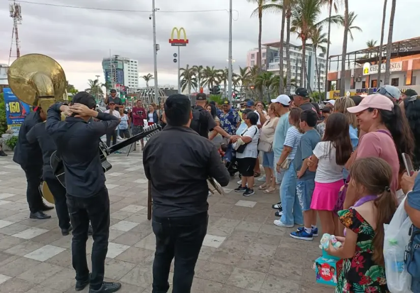 La funcionaria invitó a todos a conocer el estado. Foto: Sectur
