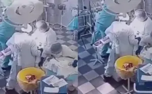 Héroes de bata blanca: médicos continúan cirugía durante el terremoto de 8.8 en Rusia
