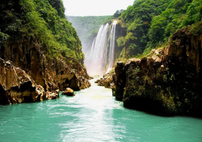 Lugares poco conocidos de San Luis Potosí Cerca de la Cueva del Agua también se encuentra la imponente cascada de Tamul. Foto: Cortesía