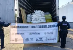 En Culiacán aseguran camión con casi 5 toneladas de precursores químicos para elaborar metanfetamina