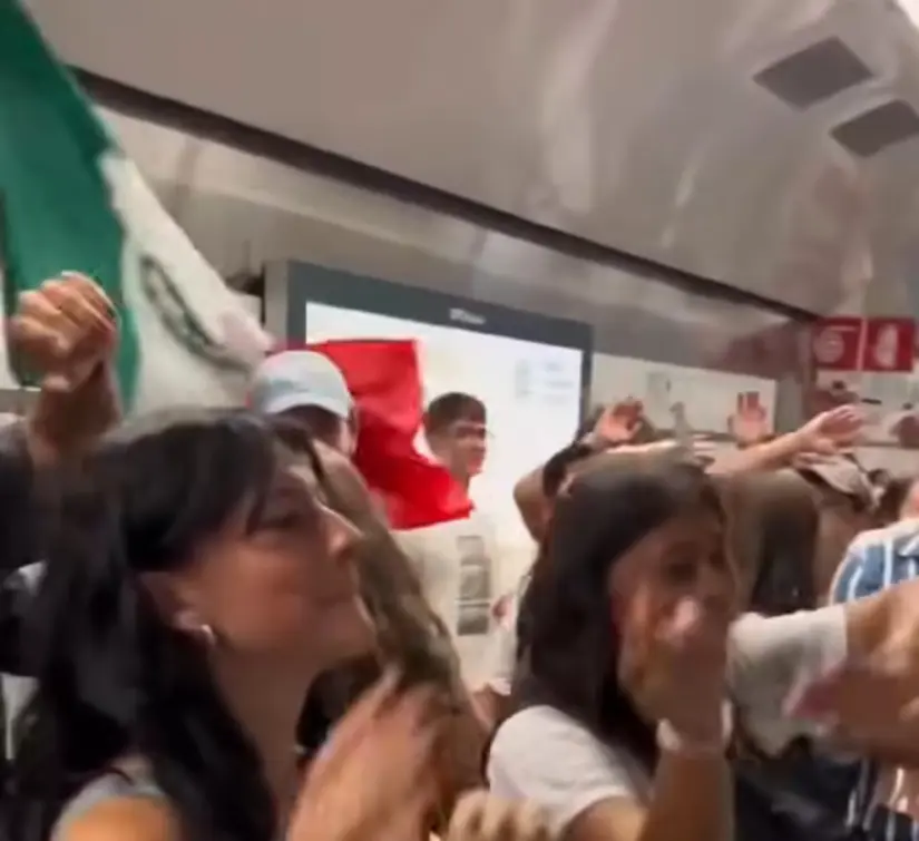 Los jóvenes respondieron de manera pacífica. Foto: Captura de pantalla