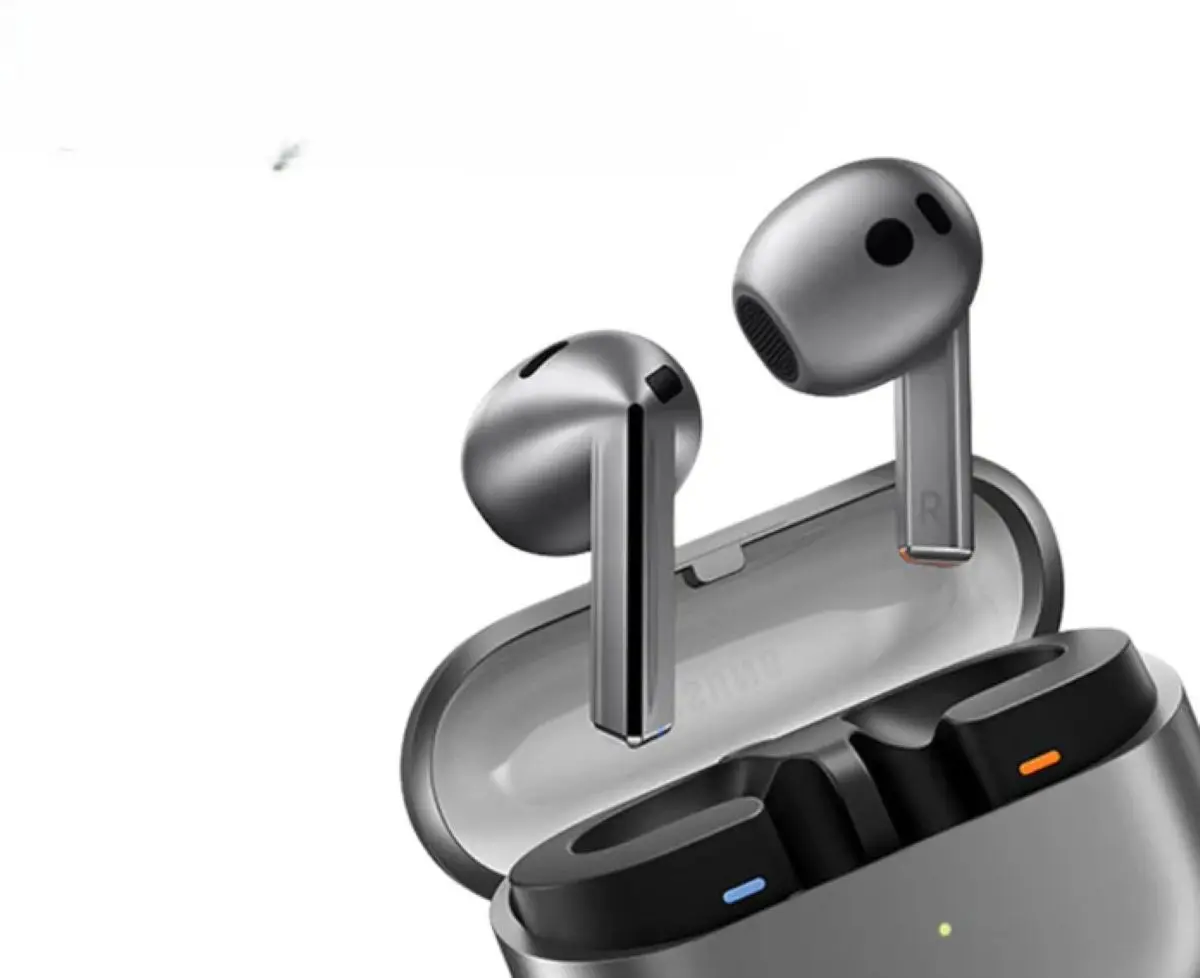 Audífonos Samsung Galaxy Buds 3 traen luces LED. Foto: Cortesía