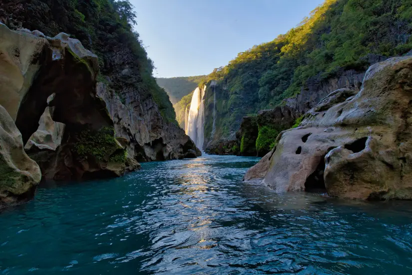 Cascadas de la Huasteca Potosina para conocer junto a tu perro Las cascadas de Tamul aceptan perros siempre y cuando sean tranquilos. Foto: Cortesía