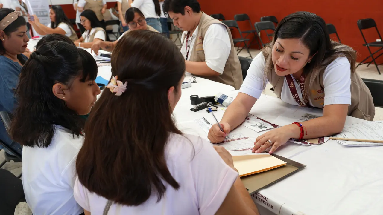 Abren centro exclusivo para trámites de becas Rita Cetina, Benito Juárez y Jóvenes Escribiendo el Futuro en Celeya, Guanajuato.