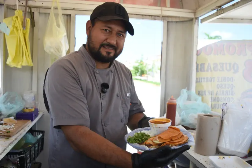 imagen recuadro Para Adrián, lo importante es que la gente regrese a su local porque se siente bien atendida y satisfecha con lo que prueba.