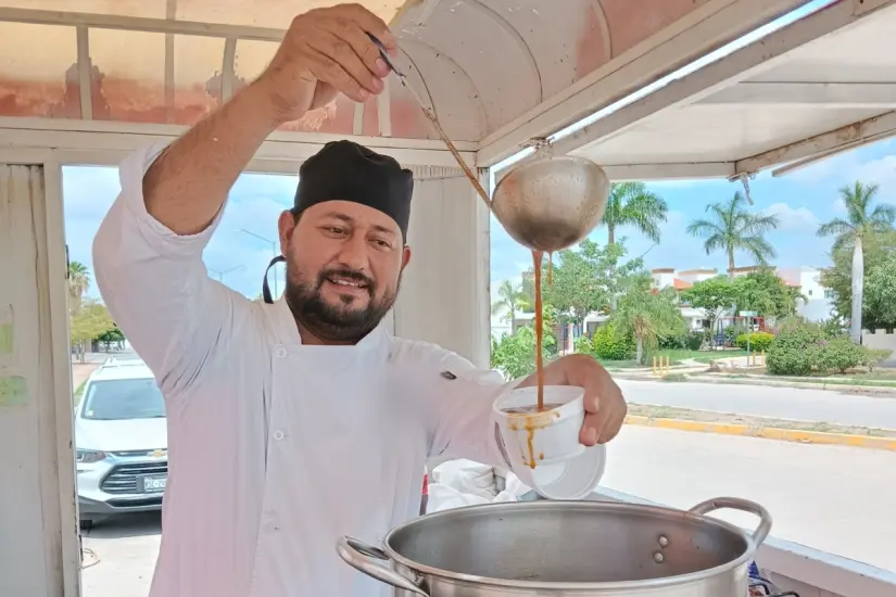 imagen recuadro “Quiero que la gente de Santa Fe coma bien. Muchos tienen que ir lejos para encontrar algo diferente o de calidad. Yo quiero que lo tengan aquí, cerca de casa”, dice Adrián Villanueva, el chef de Santa Fe.