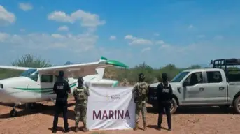 Marina asegura avioneta en pista clandestina en Sonora; hay un detenido