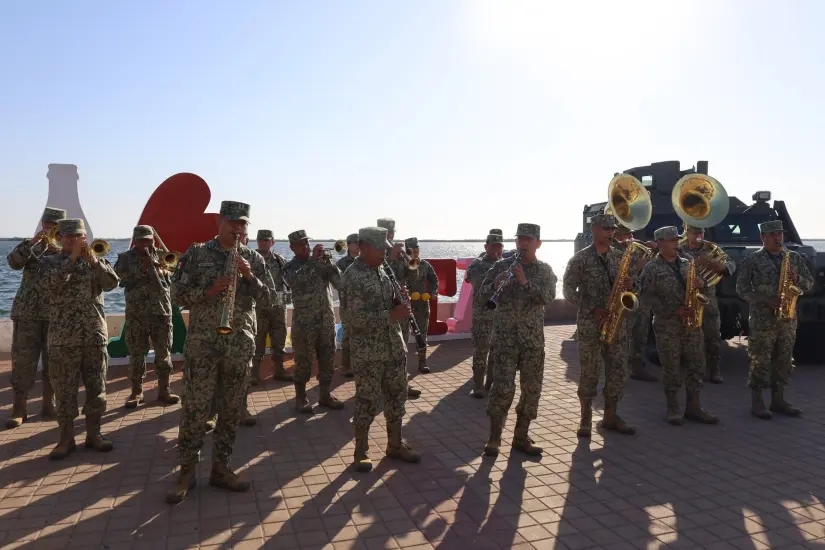 La Banda Militar puso el ambiente para los visitantes de Altata. 