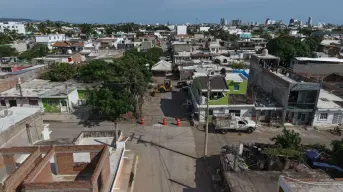 Agua, banquetas y pavimento: inicia rehabilitación total de calle Tomás Urbina en Mazatlán