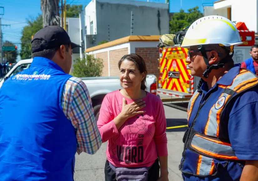 Dan atención a vecinos de Valle del Campestre que resultaron afectados Dan atención a vecinos de Valle del Campestre que resultaron afectados. Foto: Cortesía