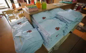 Inicia entrega de uniformes, útiles y calzado escolar gratuito en Sinaloa: fechas y requisitos