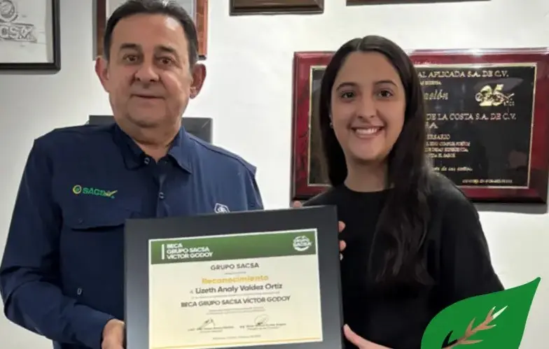El Ing. Víctor Godoy realizó la entrega de algunas becas a nombre del Grupo SACSA. El Ing. Víctor Godoy realizó la entrega de algunas becas a nombre del Grupo SACSA.