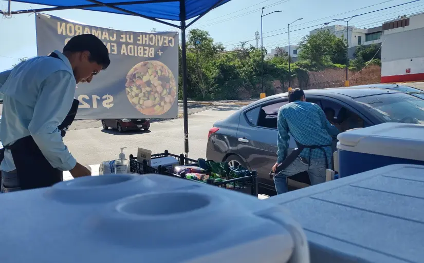 Ceviches frescos, sueños firmes: Luis Ángel y César Jahir jóvenes agrónomos que cultivan un futuro prometedor en Culiacán. Ceviches frescos, sueños firmes: Luis Ángel y César Jahir jóvenes agrónomos que cultivan un futuro prometedor en Culiacán. Foto: Juan Madrigal