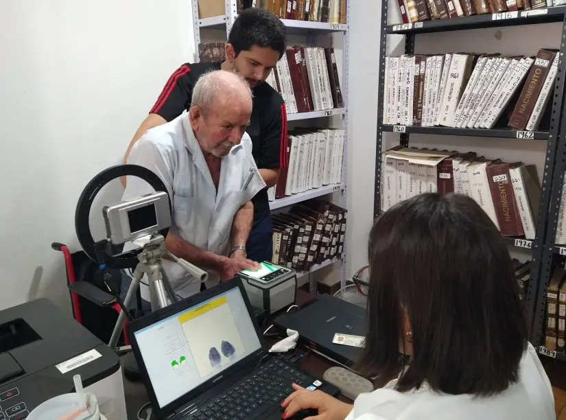 Mantente pendiente de las redes sociales del Registro Civil de Coatzacoalcos y tramita tu CURP biométrica. Foto: Cortesía