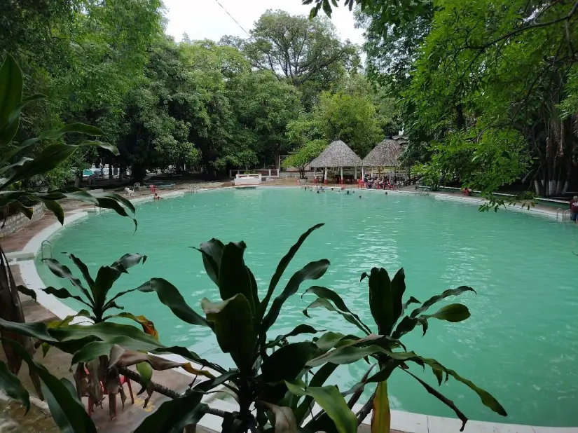 Relájate en este paraíso natural de San Luis Potosí con aguas termales y barro curativo. Foto: Cortesía.