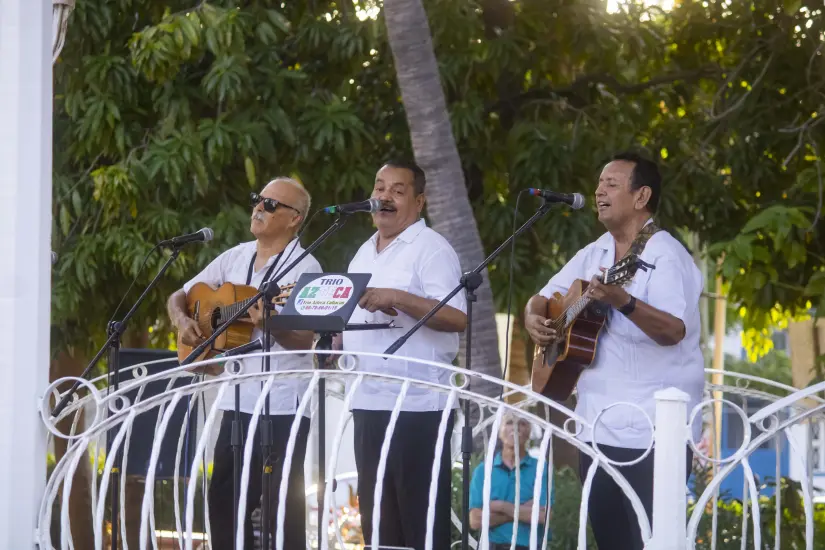 Bésame mucho y más: revive los grandes boleros con el Trio Azteca en el parque Eustaquio Buelna en la colonia Gabriel Leyva en Culiacán. Bésame mucho y más: revive los grandes boleros con el Trio Azteca en el parque Eustaquio Buelna en la colonia Gabriel Leyva en Culiacán. Foto: IMCC