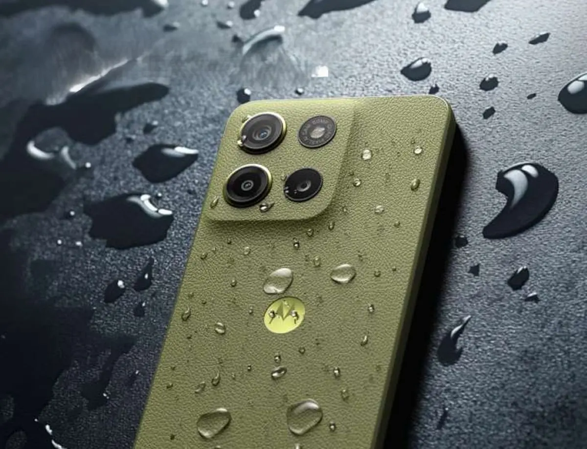 Celular Motorola con diseño con acabado de cuero vegano. Foto: Cortesía