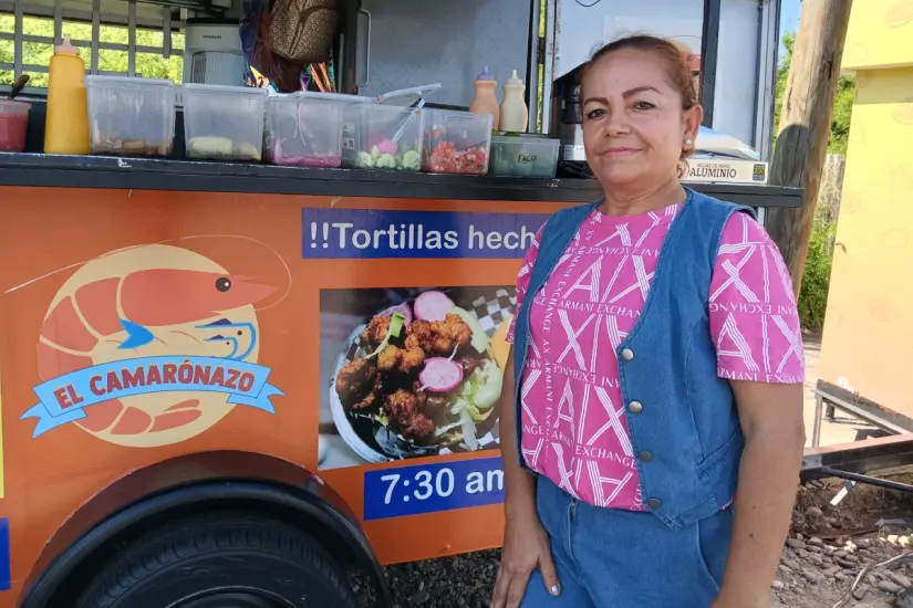 imagen recuadro “Mi sueño era ver nevar, y en Edmonton, Canadá, me tocaron unas nevadas preciosas, con frío de -42 grados”, comparte Mayra, quien gracias a este viaje de trabajo pudo ahorrar y poner su food truck para venta de comida frente al Nuevo Hospital General de Culiacán.