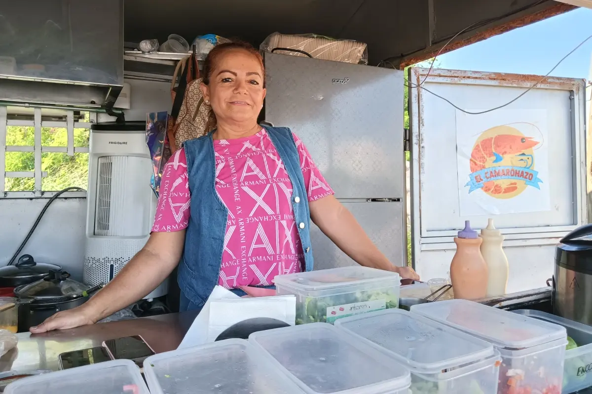 Mayra lleva 18 años viviendo en Los Ángeles, ciudad donde ha construido una vida marcada por el esfuerzo y el amor por la cocina, talento que heredó de su madre. | Imágenes de Francisco Castro