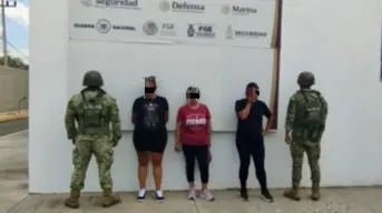 Detienen a tres mujeres con armas AK-47, municiones y celulares en Culiacán