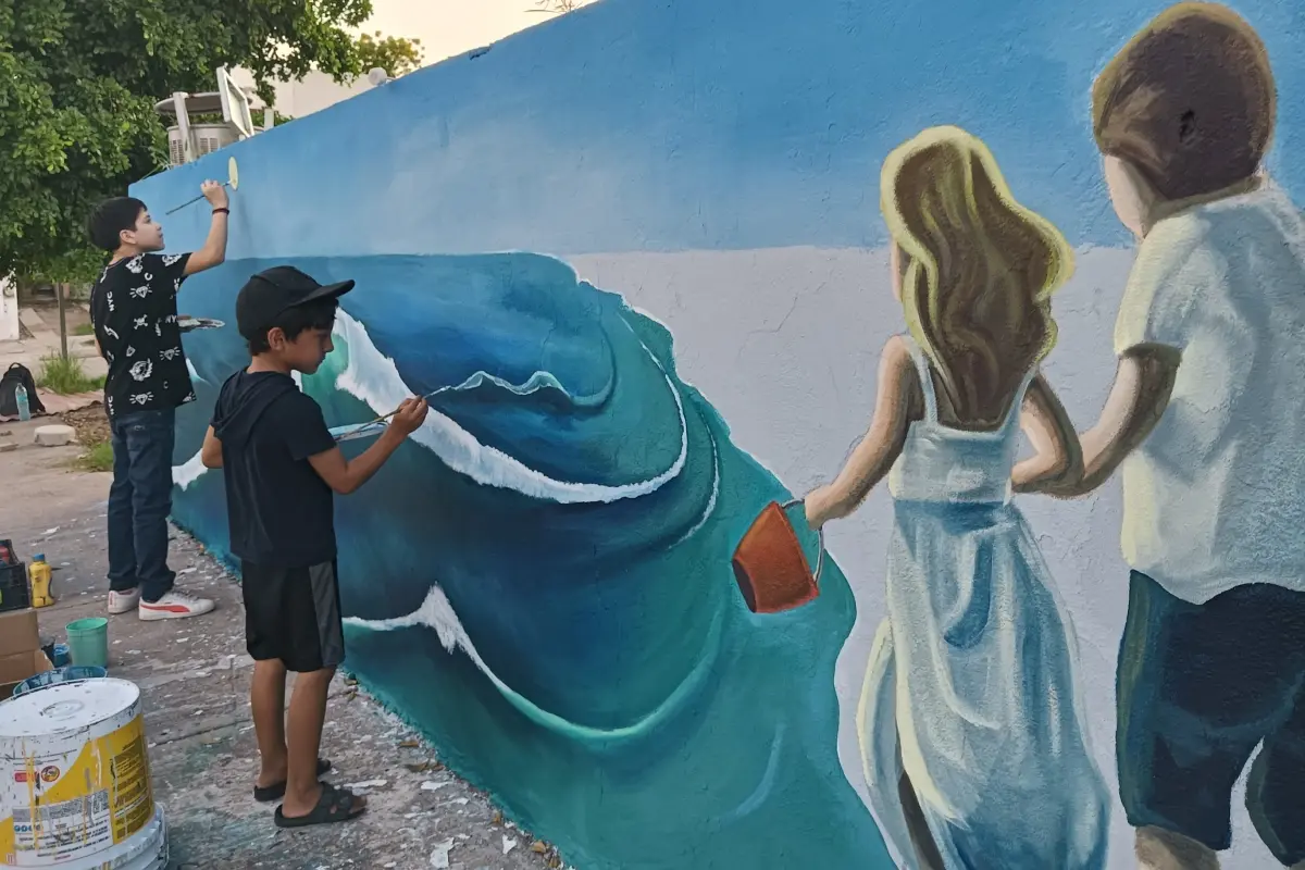 La realización de este mural en el Parque Zona Dorada Lago Lucerna es un esfuerzo comunitario impulsado por Parque Alegres y la iniciativa Vamos Pintando. | Imágenes de Francisco Castro