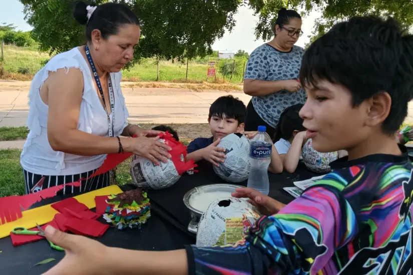 Los asistentes al Curso de Verano en el Parque Valle del Agua convivieron y aprendieron sobre manualidades.