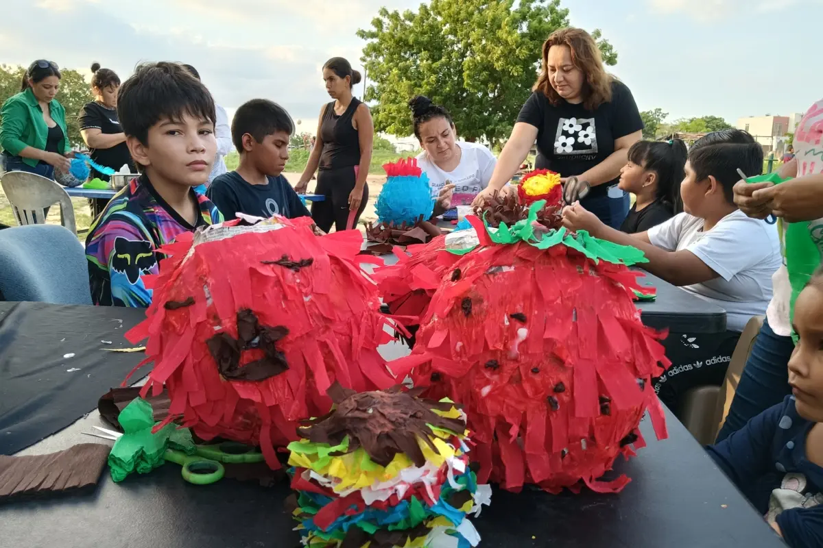 Decenas de niñas, niños, adolescentes y adultos se sumaron al Curso de Verano sobre actividades artísticas realizado en el Parque Valle del Agua, al norponiente de Culiacán. | Imágenes de Francisco Castro