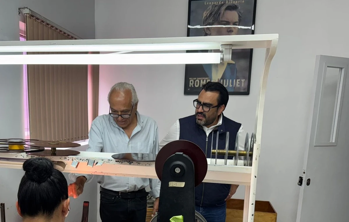Juan de Dios Gámez visitó las instalaciones de Estudios Churubusco en CDMX. Foto: Cortesía