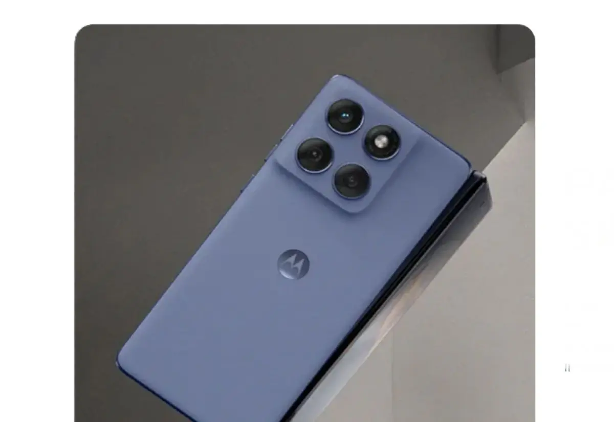 Motorola equipado con altavoces estéreos. Foto: Cortesía