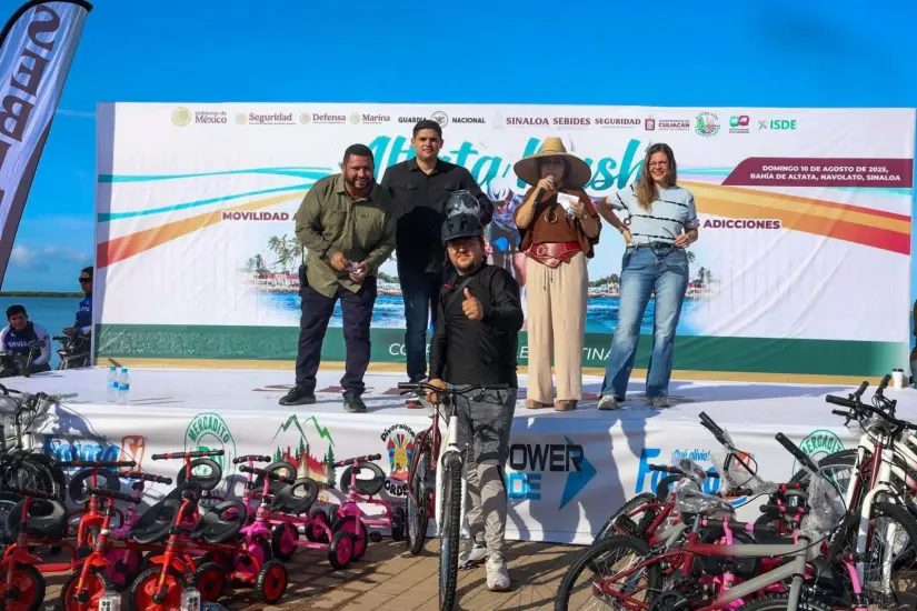Los asistentes también tuvieron la oportunidad de participar en algunas rifas y recibieron buenos regalos y sorpresas.