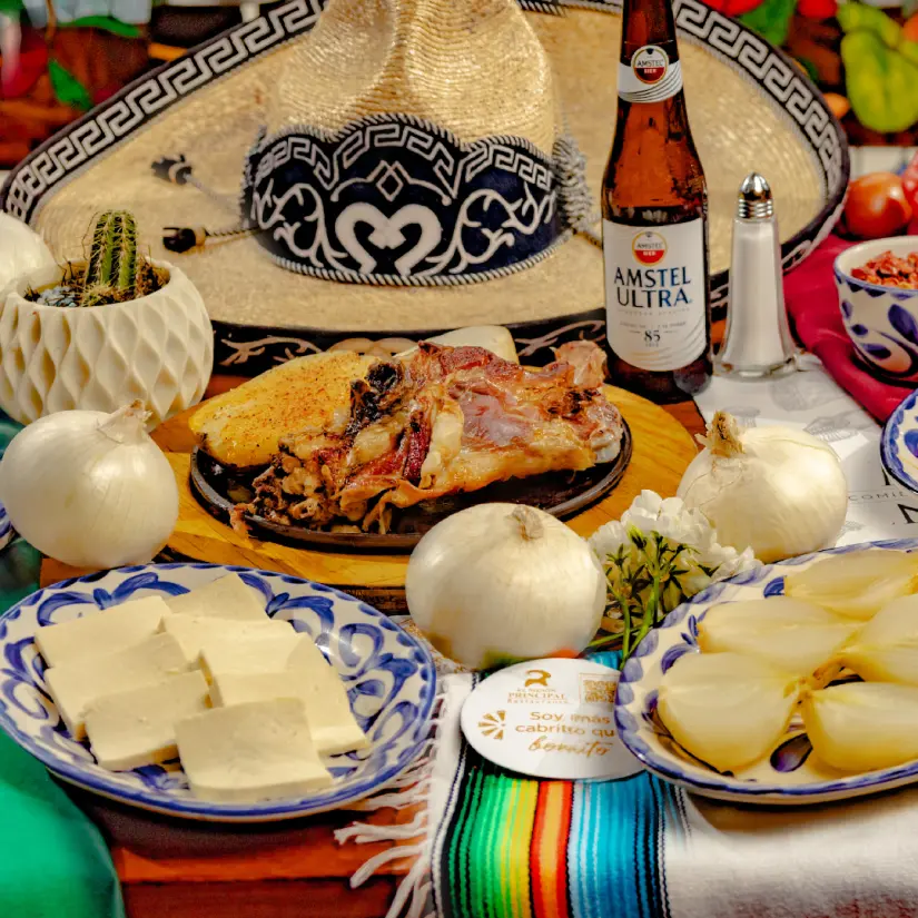 Disfruta de la comida tradicional en El Mesón Principal. Foto: Cortesía. 
