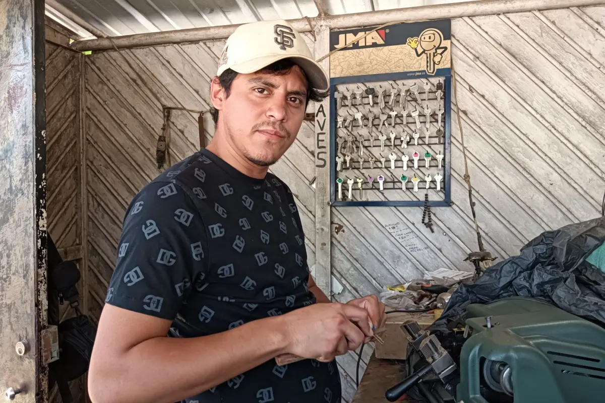 La Cerrajería California, atendida por Emiliano Gálvez, ofrece servicio de cerrajería residencial y automotriz las 24 horas del día. Pueden contactarlos en el teléfono 667-195-5567.