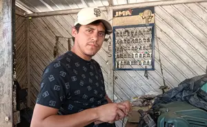 Emiliano, el joven cerrajero que mantiene viva la tradición familiar en Los Ángeles