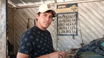 Emiliano, el joven cerrajero que mantiene viva la tradición familiar en Los Ángeles