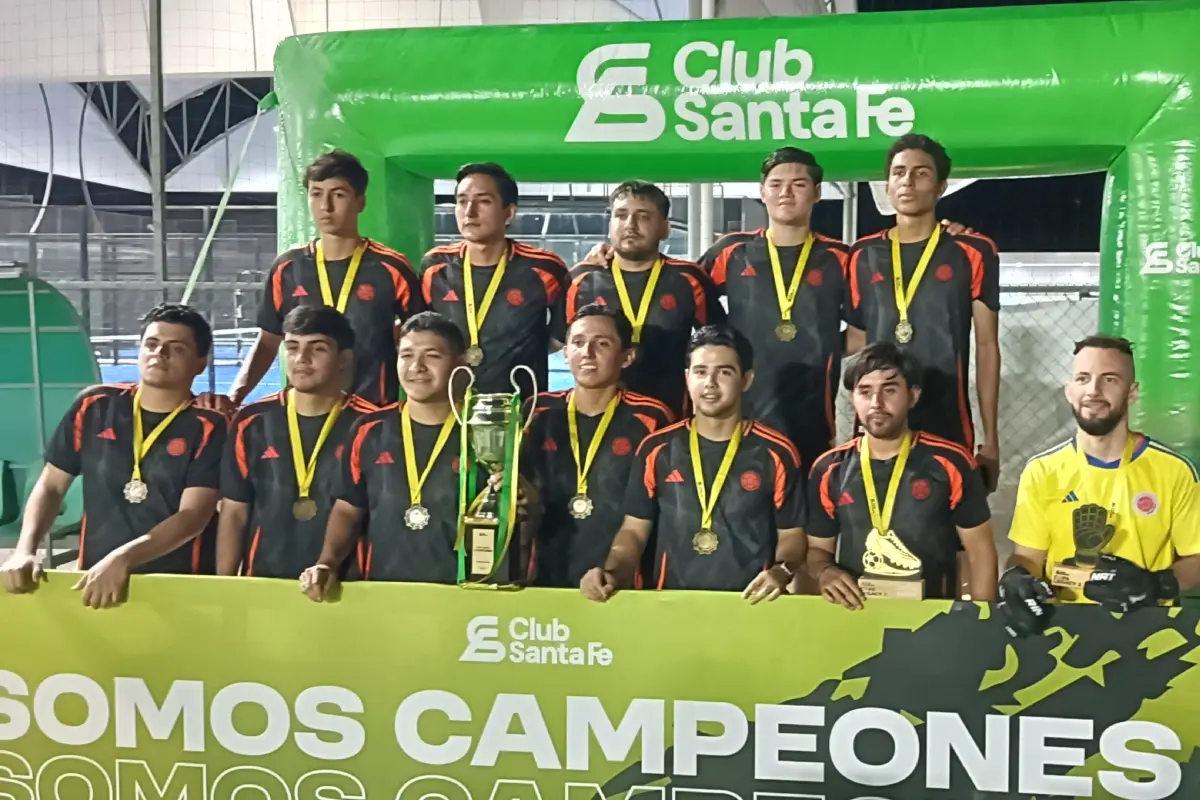 Barbería El Rey consigue el bicampeonato del Torneo de Fubtol 7 del Club Santa Fe, tras imponerse 4-3 en una final intensa a Brothers FC. | Imágenes de Francisco Castro