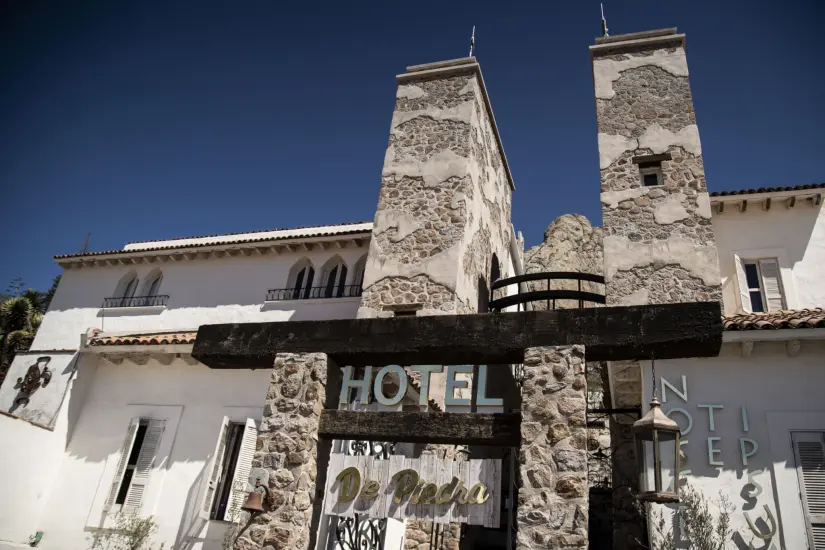 Descansa en uno de los hoteles más emblemáticos ubicado en las faldas del cañón de Bernal. Foto: Cortesía.