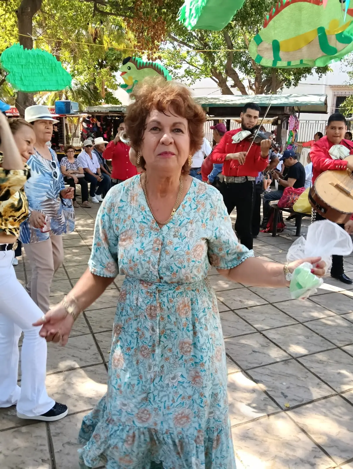 Muy entusiasmada y con mucho ánimo Luisa Guadalupe Esparza celebró su cumpleaños con un buen baile.