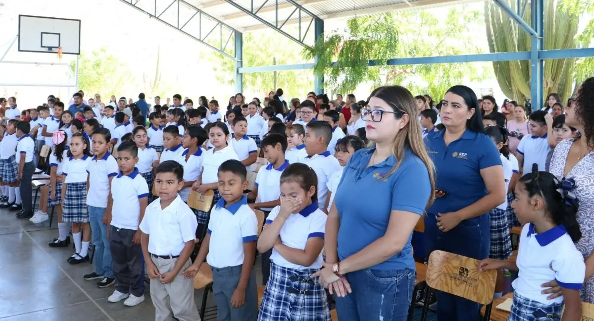 Anuncian cuando entregarán los vales de útiles escolares y uniformes en Baja California Sur. Foto: Cortesía