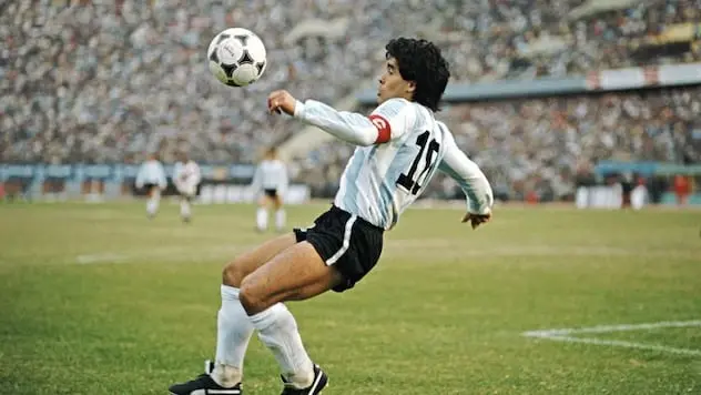 Diego Armando Maradona, un deportista reconocido a nivel mundial, es zurdo. Foto: Cortesía. 